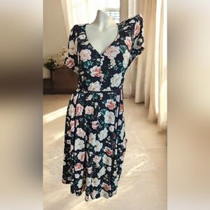 Torrid, Stretchy Floral V-Neck Dress W Black Lace Trim.